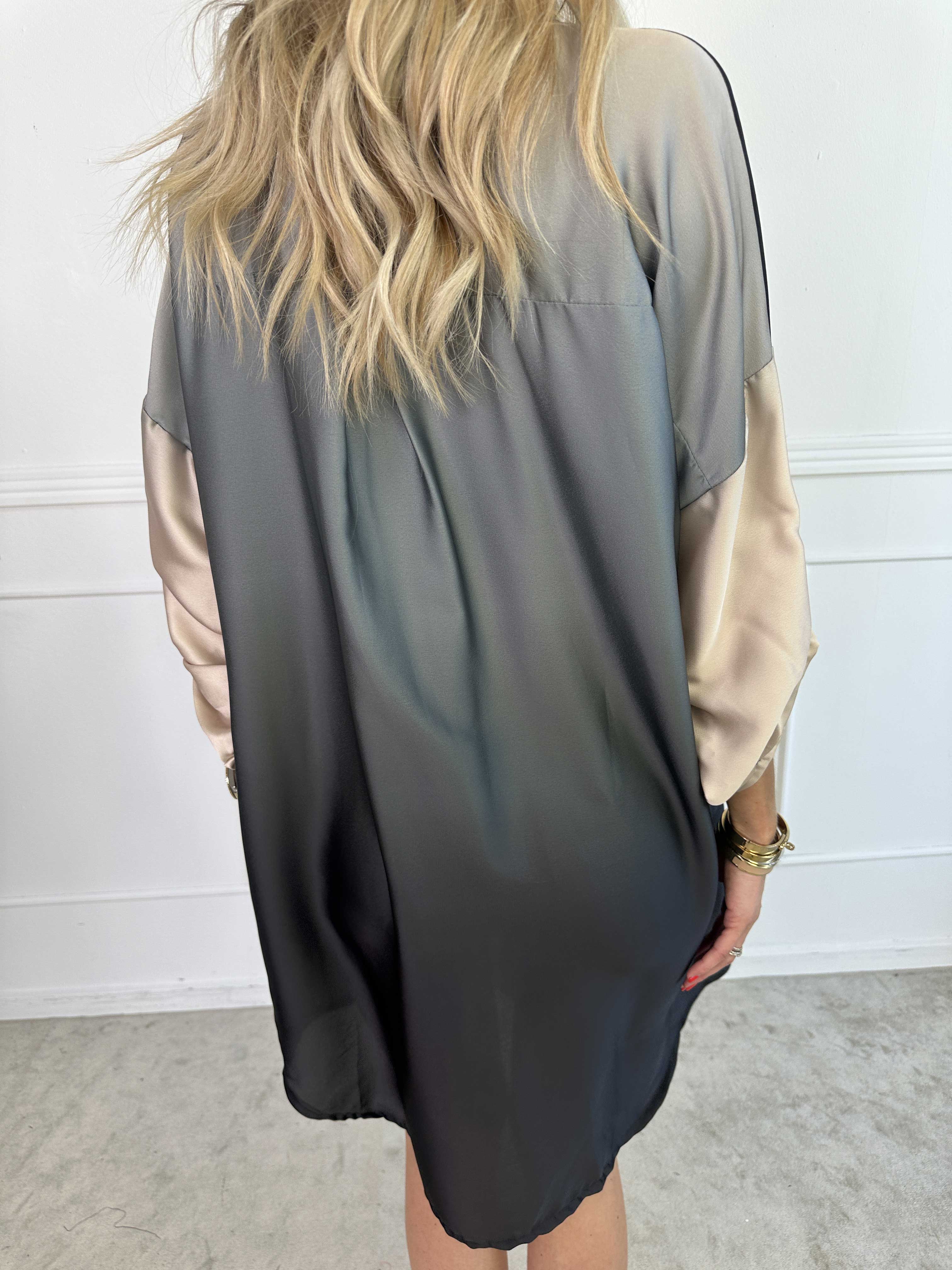 Camilia - Skjortklänning i lös passform i flerfärgad